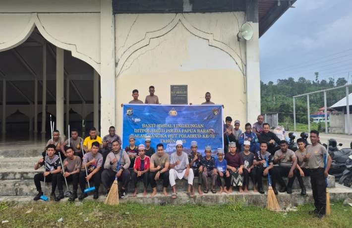 DITPOLAIRUD POLDA PAPUA BARAT GELAR BAKTI SOSIAL DI MASJID RAHMATAN LIL’ALAMIN KAMPUNG DIHARA DALAM 